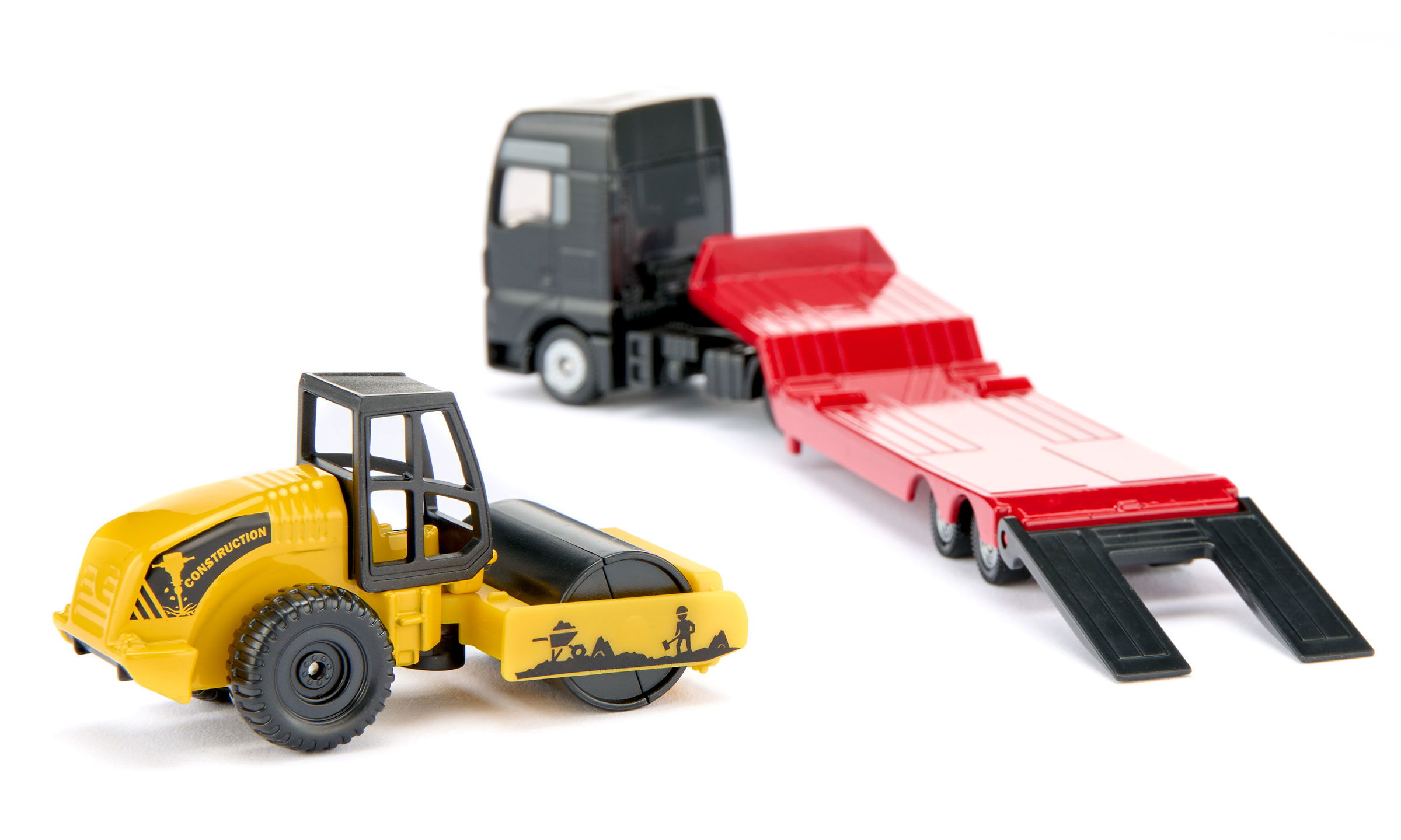 MAN Lkw mit Straßenwalze