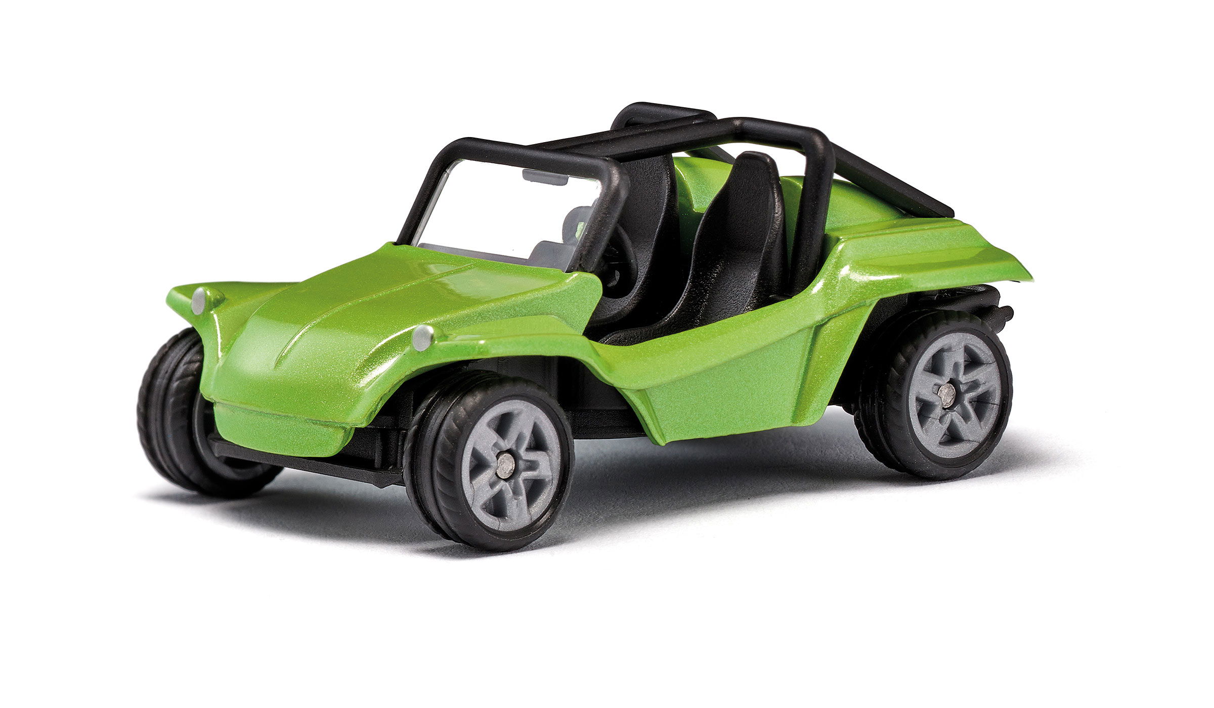 Grüner Buggy auf weißem Hintergrund