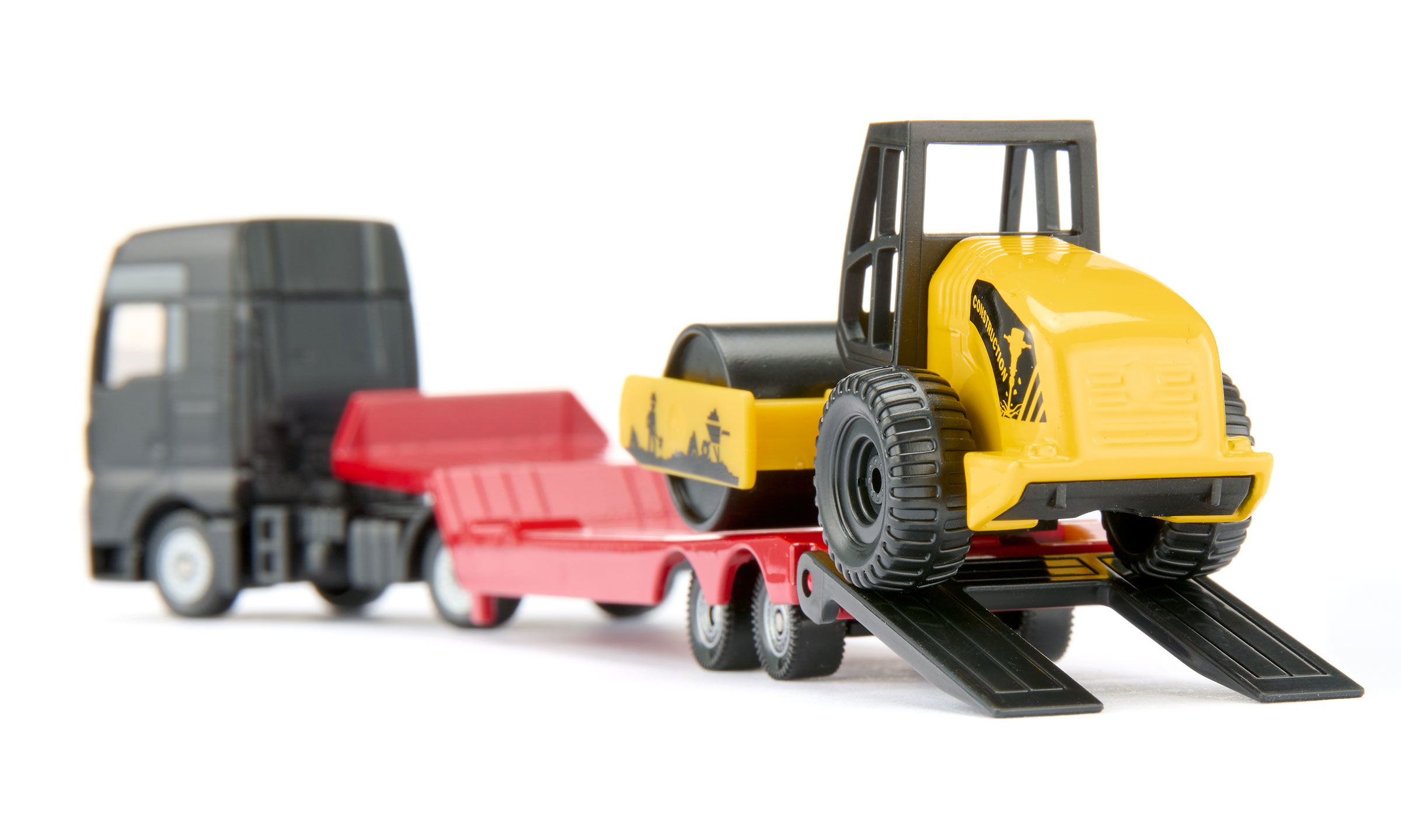 MAN Lkw mit Straßenwalze