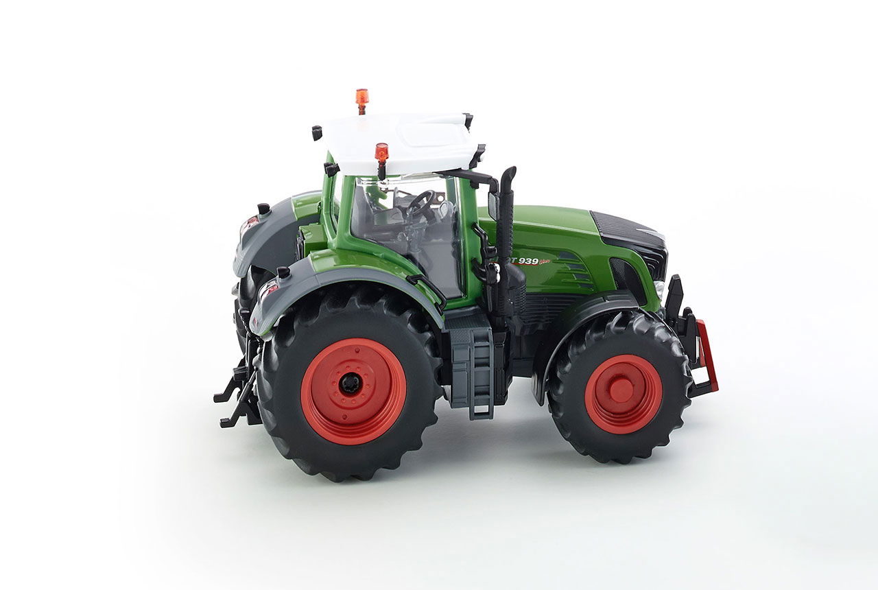 SIKUCONTROL Fendt 939 Traktor-Set Seitenansicht auf weißem Hintergrund