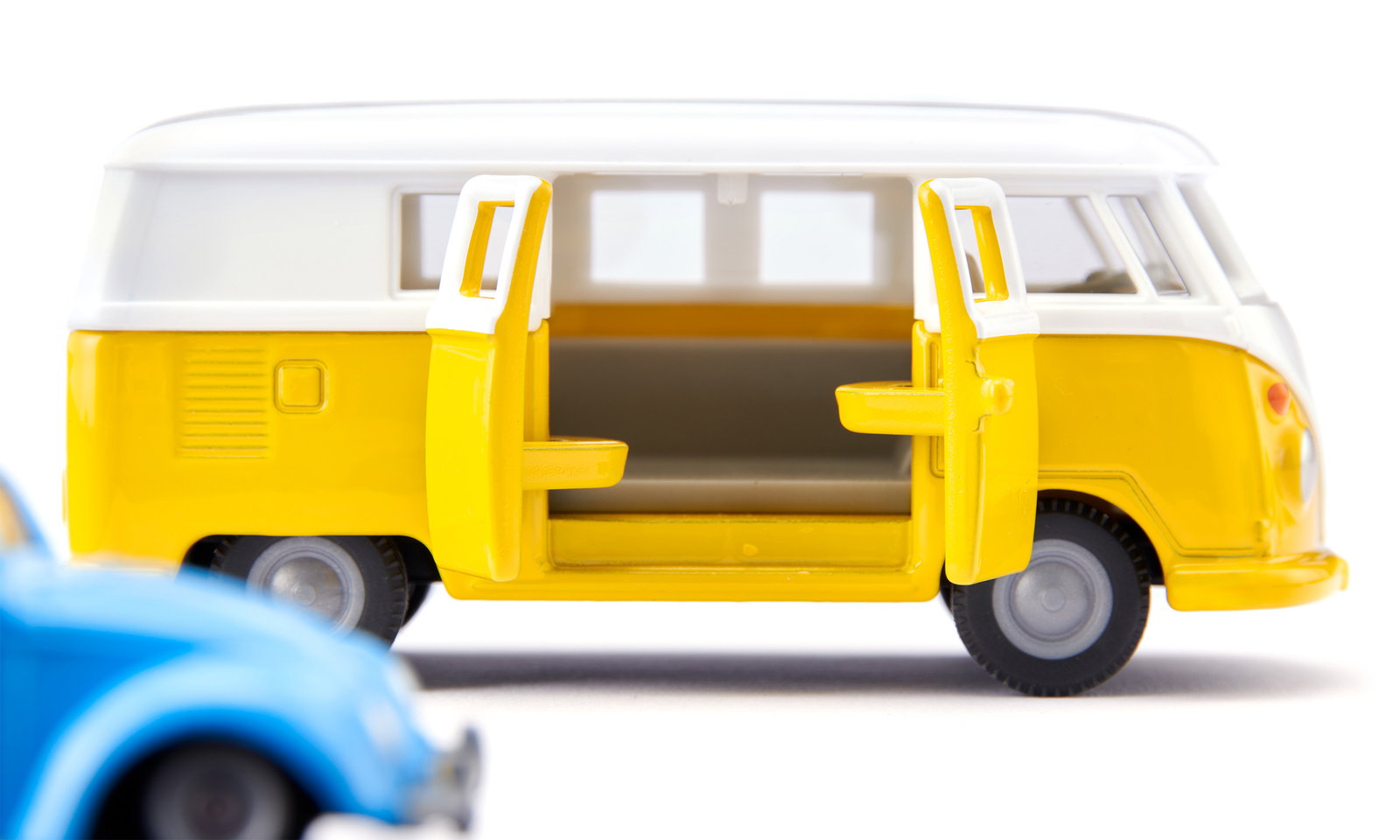 VW T1 with trailer and VW Beetle | 10256700000