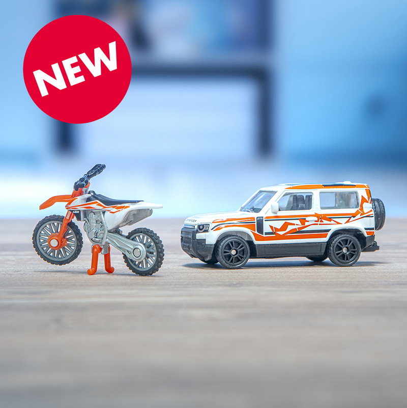 Land Rover Defender mit KTM Motorrad