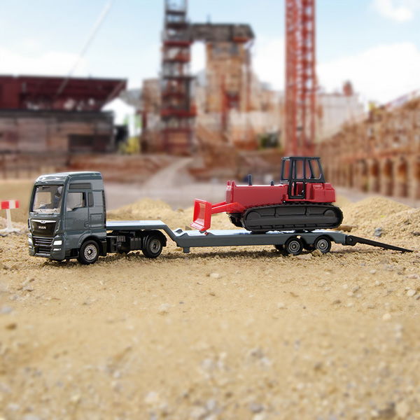 MAN Lkw mit Planierraupe