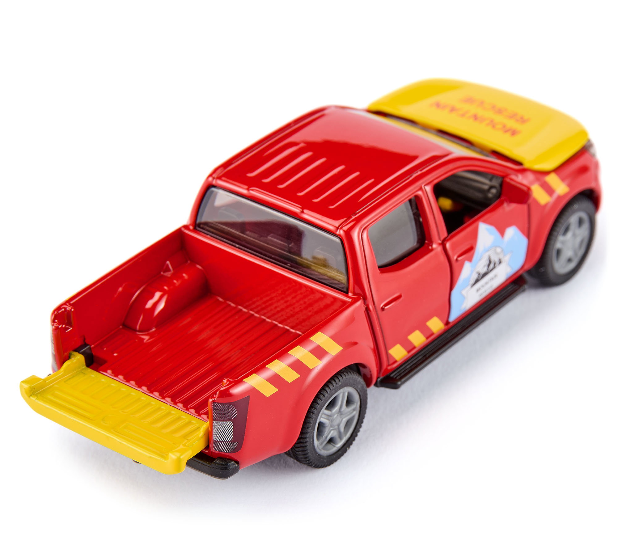 Nissan Navara mit Helikopter