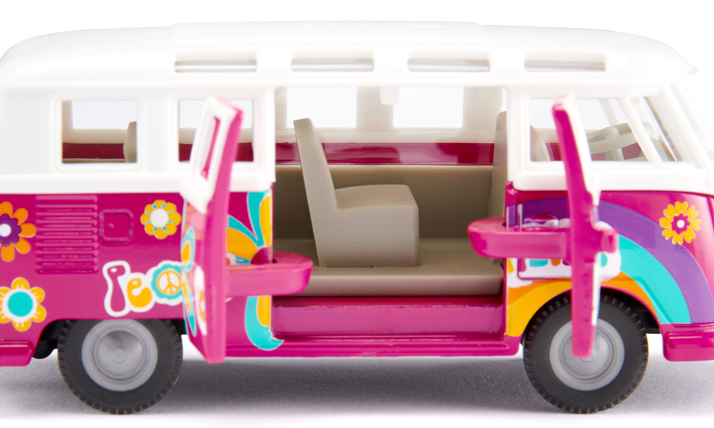 siku VW T1 Samba in pink  und weißem Dach mit bunten Blumen. Bedruckung Love und Stay Groovy in bunter Schrift.  Seitenansicht und Nahaufnahme mit geöffneten Türen