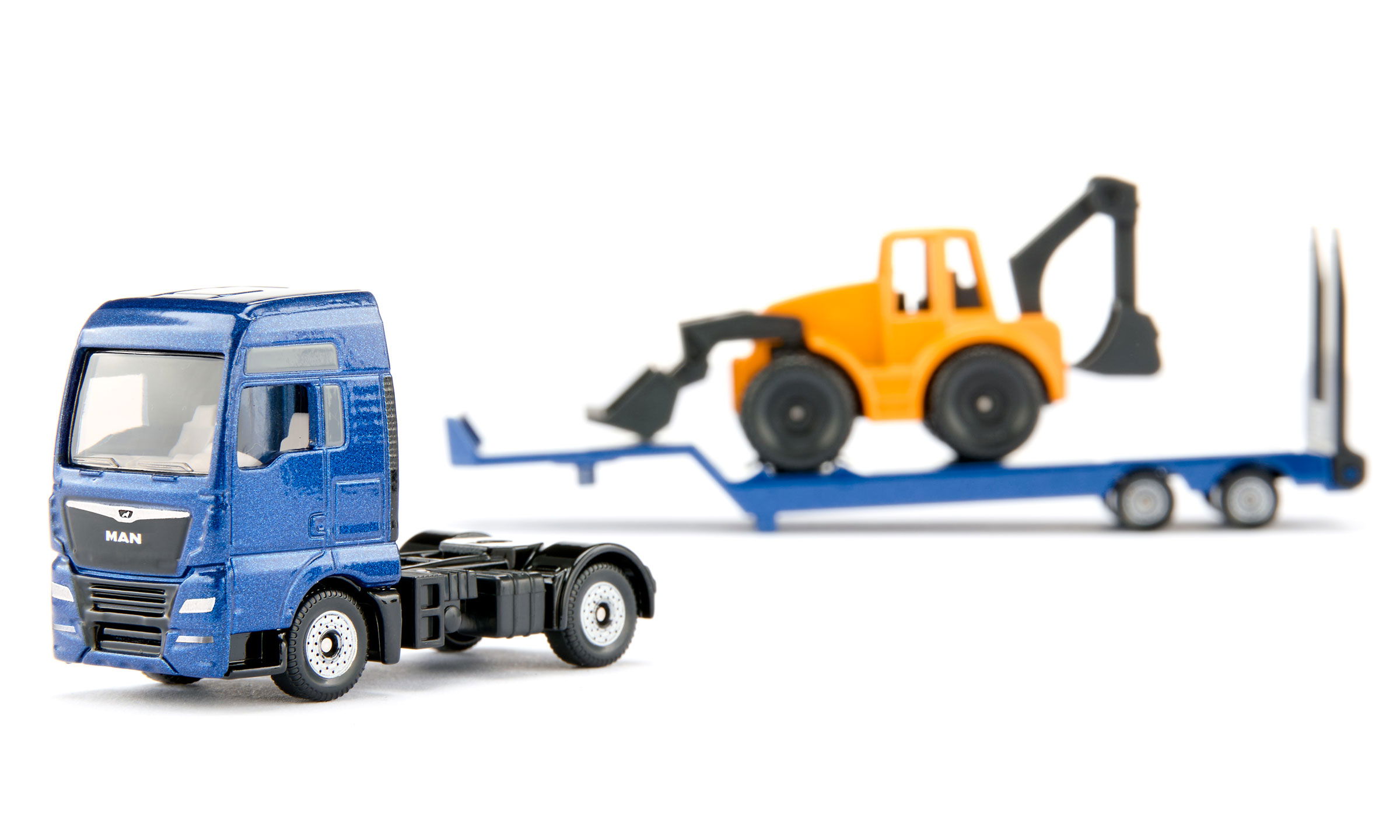 MAN Lkw mit Baggerlader