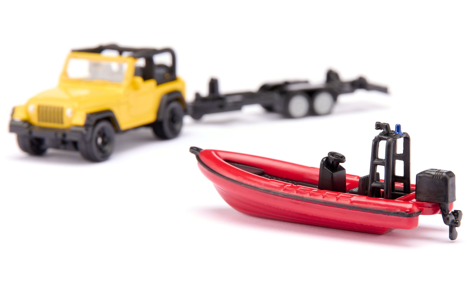Jeep with boat | 10165800007