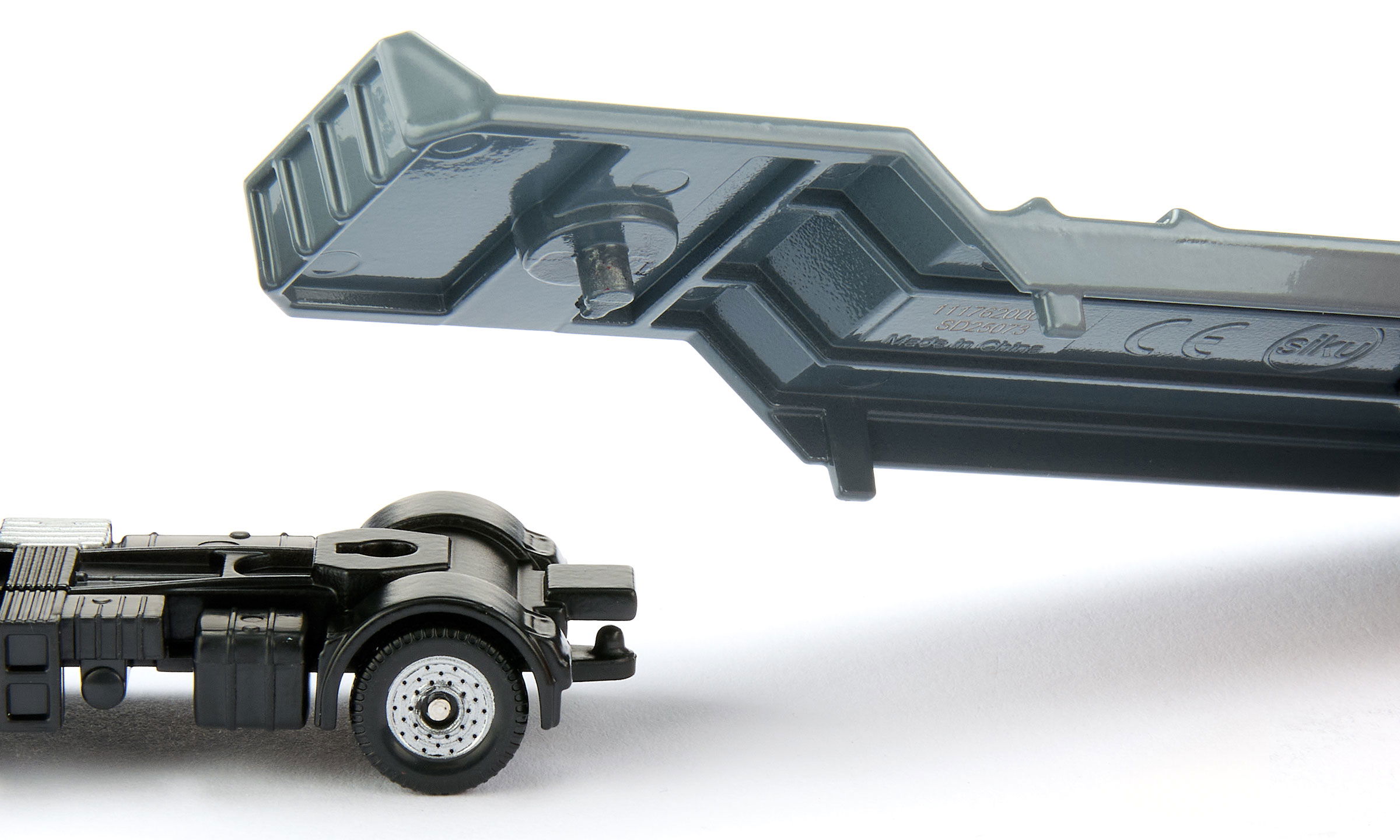 MAN Lkw mit Planierraupe